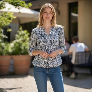 Emily Daniels Black And White Floral Short Sleeve Top | Women's Petites PXL